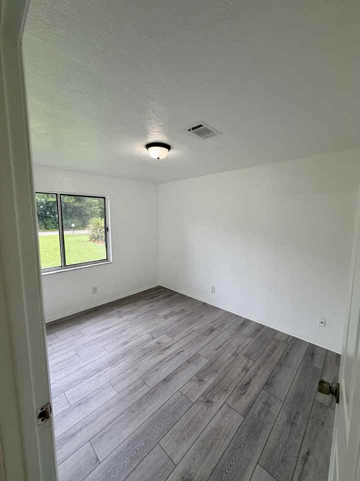 6678 Nw 60th St - Photo 7 of 13