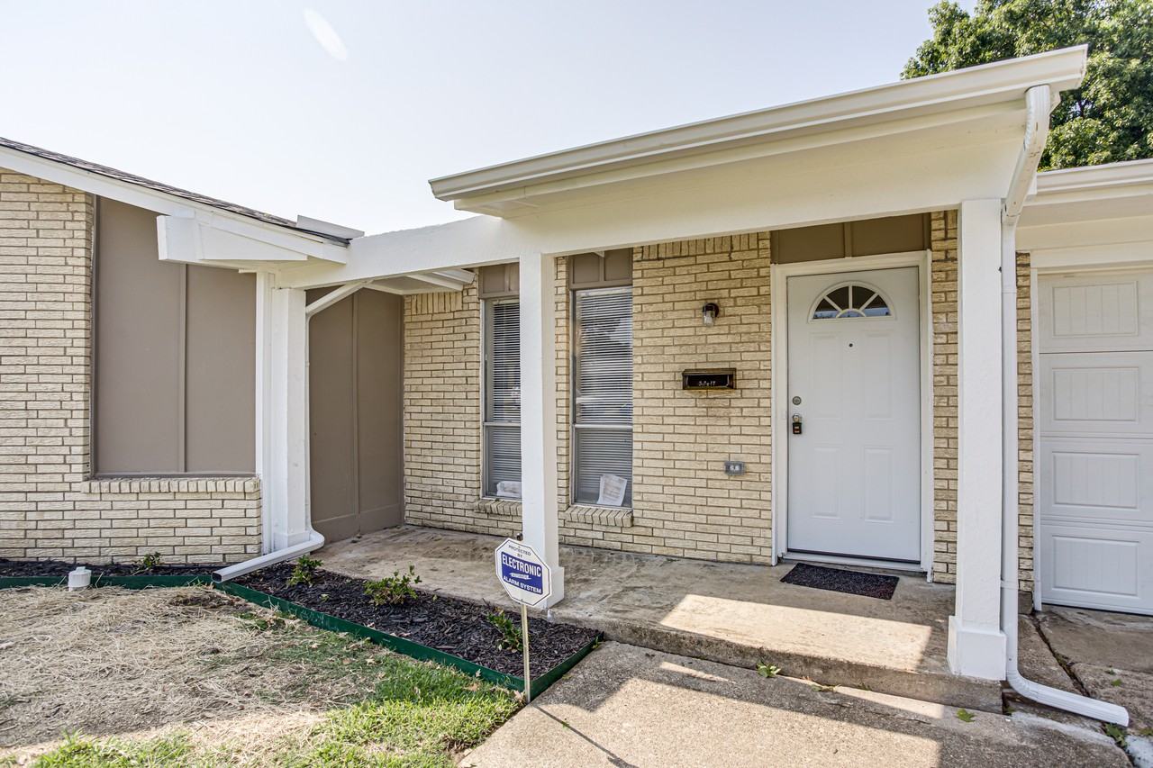 2804 Cibola Drive - Photo 3 of 24