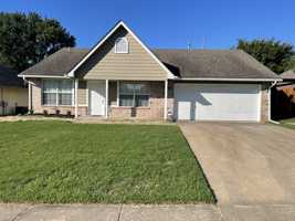 featured image of 2313 W Mobile Pl