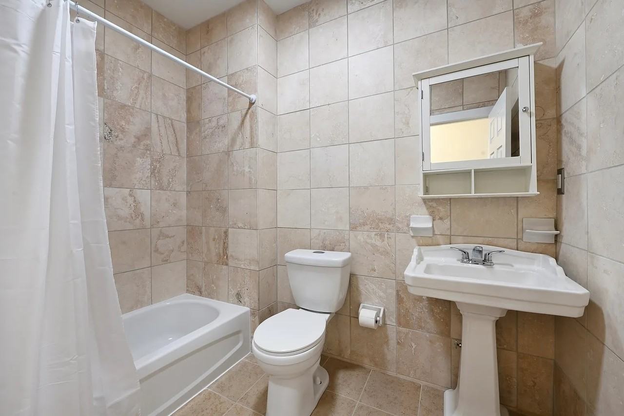 366 7th St #5 - Photo 3 of 4
