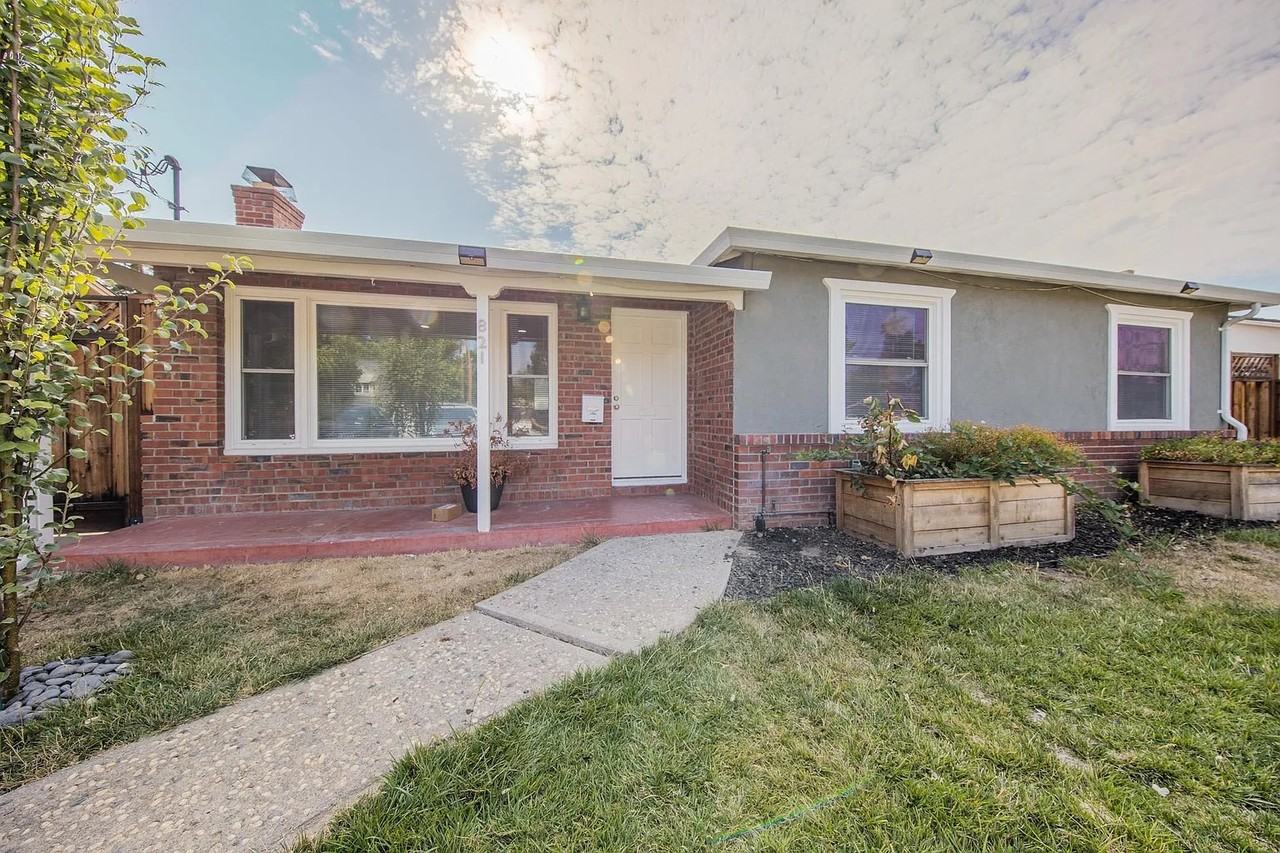 821 Sherman Oaks Dr - Photo 2 of 22