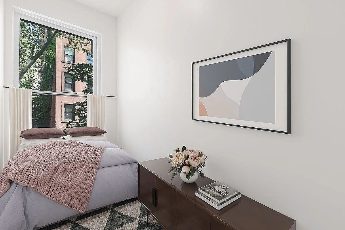 30 Remsen St - Photo 3 of 4