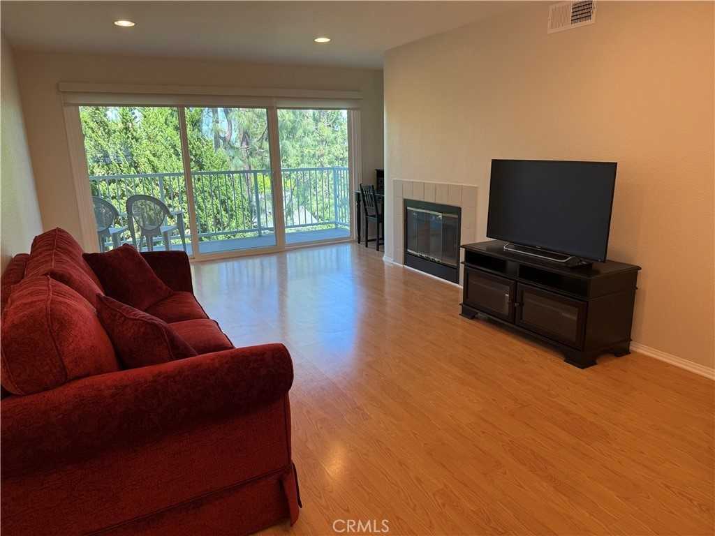 1406 Brett Pl - Photo 3 of 9