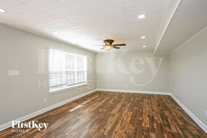 1049 Arabian Way - Photo 3 of 19