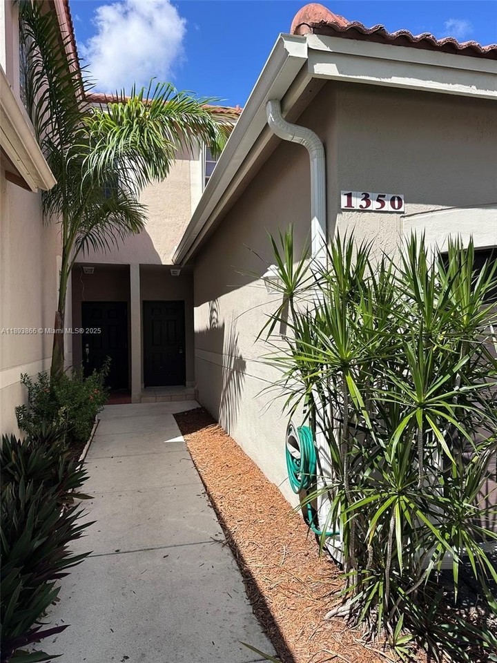 1350 Sorrento Dr - Photo 2 of 26