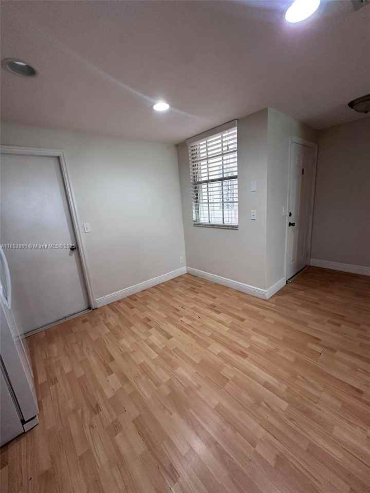 1350 Sorrento Dr - Photo 3 of 26