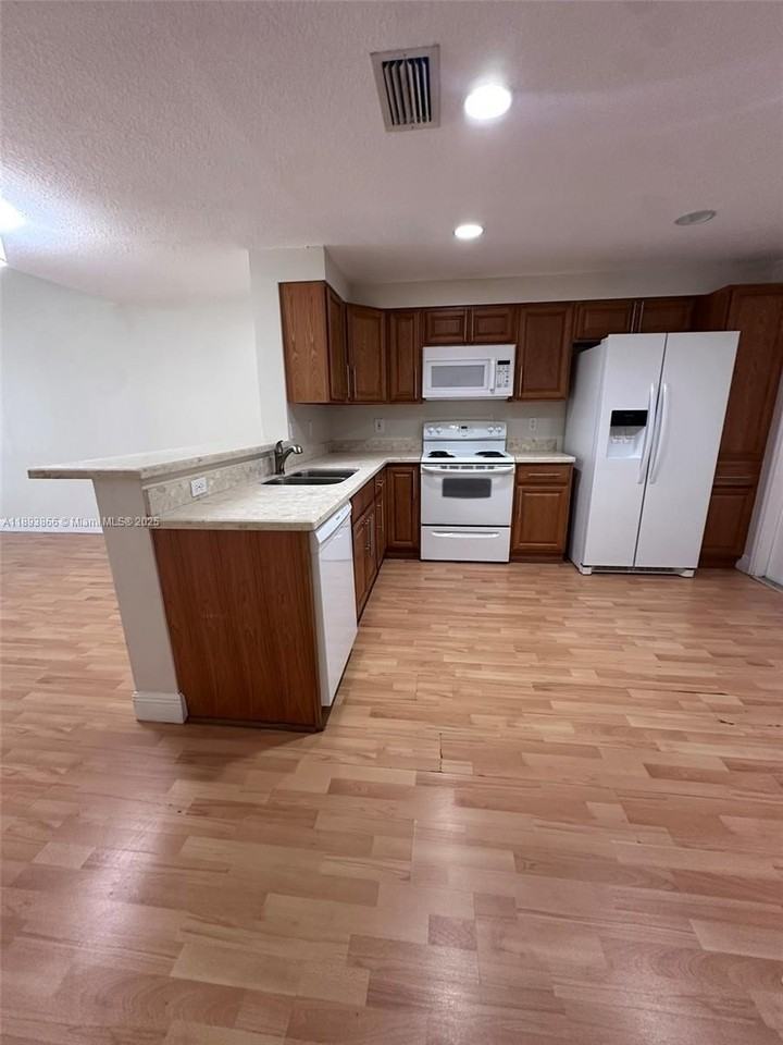 1350 Sorrento Dr - Photo 5 of 26