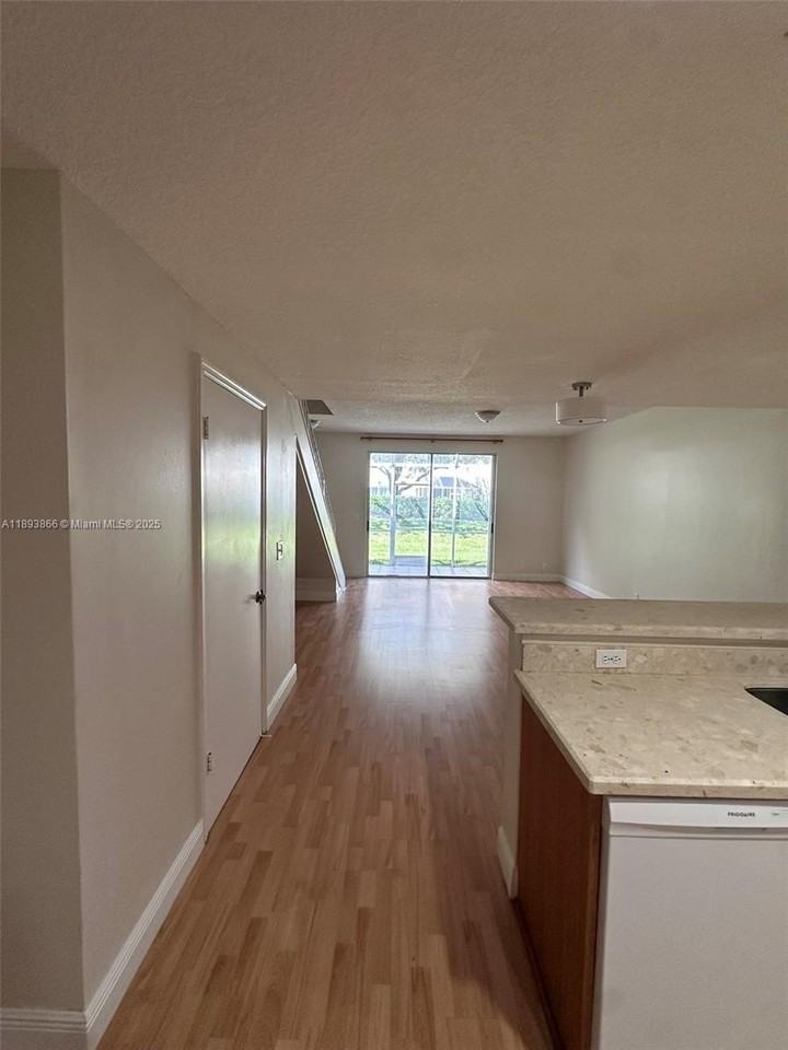 1350 Sorrento Dr - Photo 6 of 26