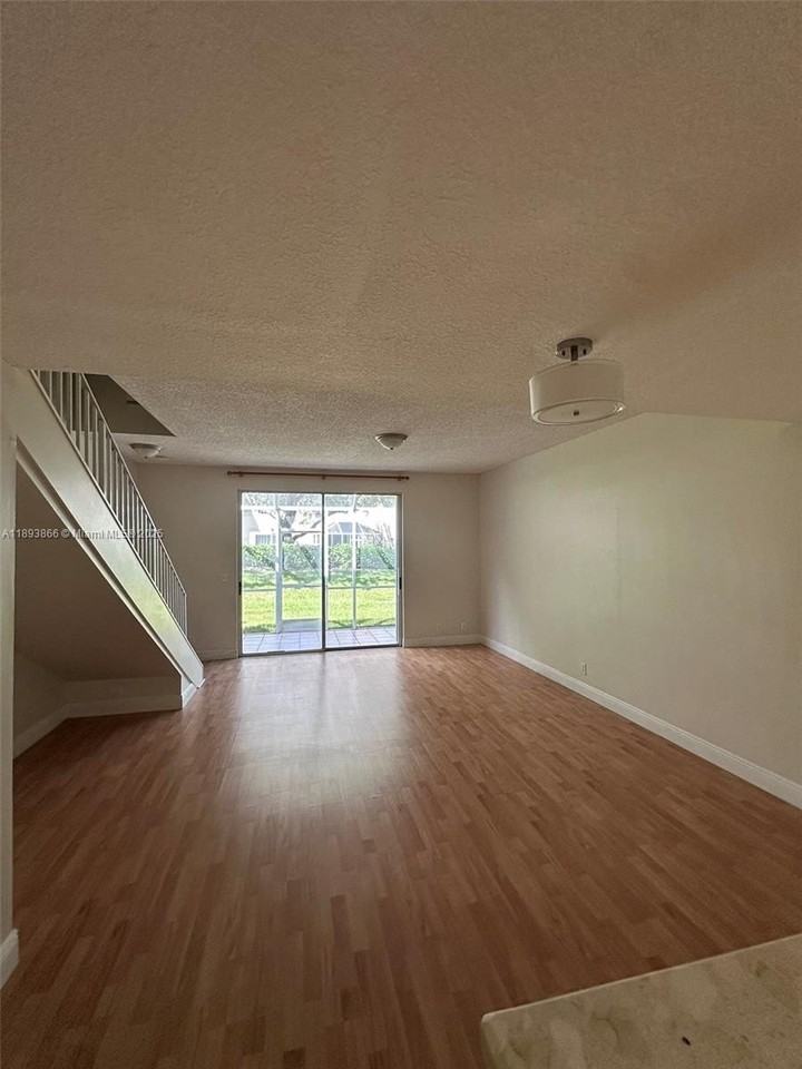 1350 Sorrento Dr - Photo 7 of 26