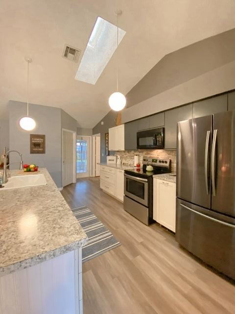 379 Southwest Jeanne Avenue - Photo 3 of 11