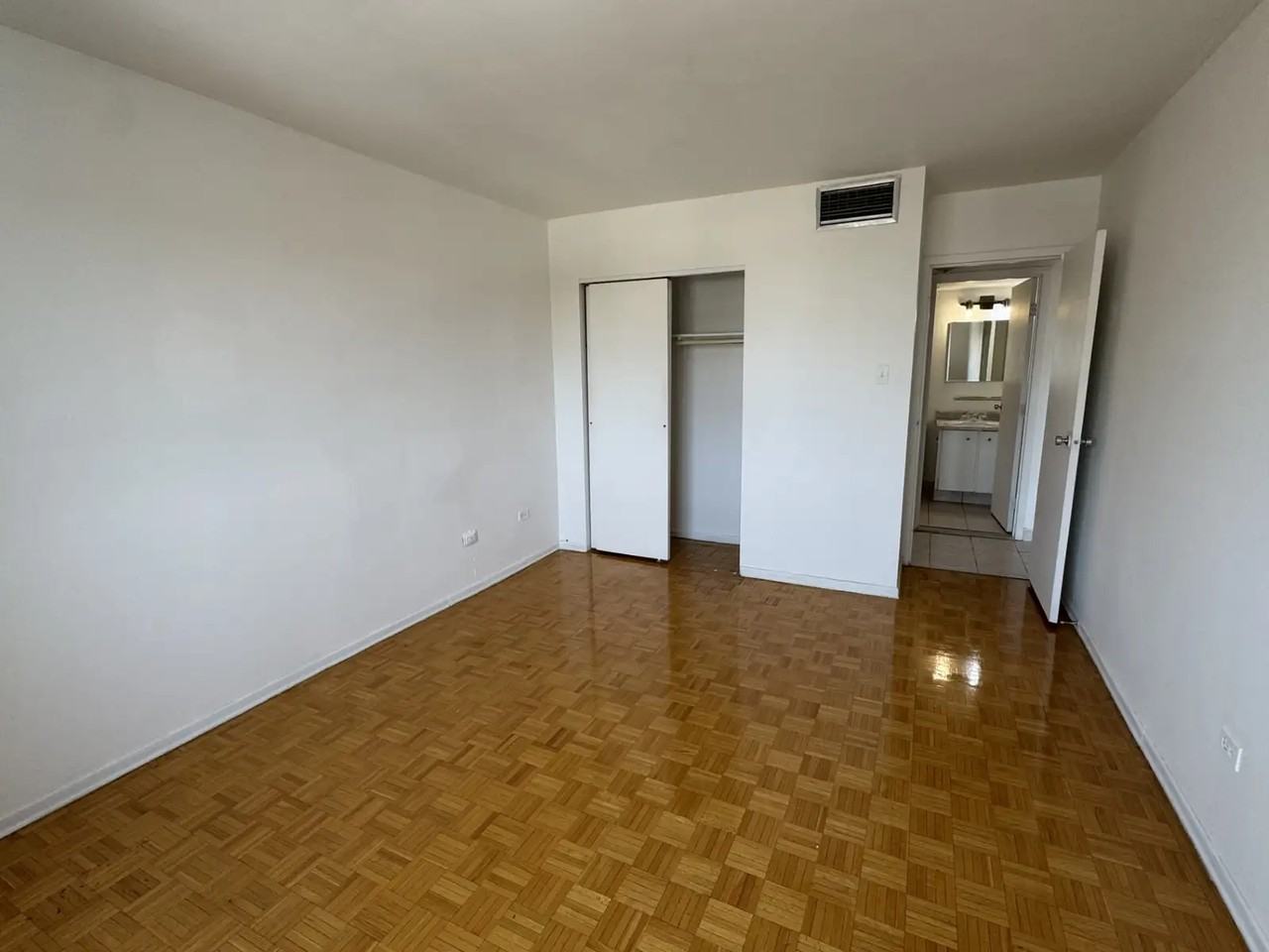 3555 Rue Berri - Photo 4 of 14