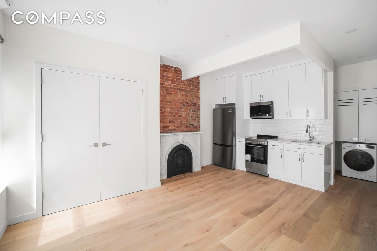 94 6th Ave #3F - Photo 2 of 10