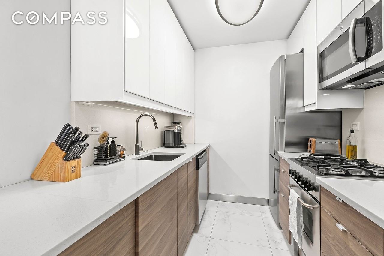 420 West 23rd Street #6B - Photo 3 of 11