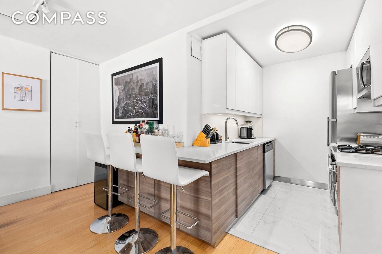 420 West 23rd Street #6B - Photo 4 of 11