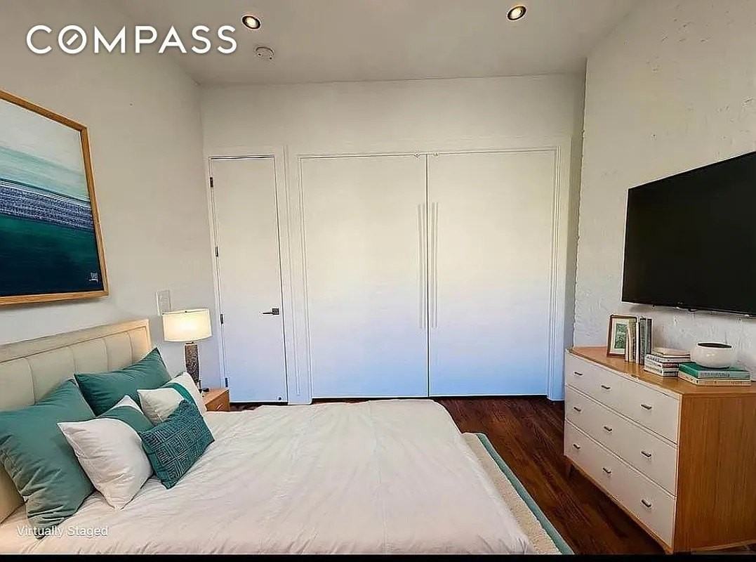 1481 York Avenue #3 - Photo 6 of 8