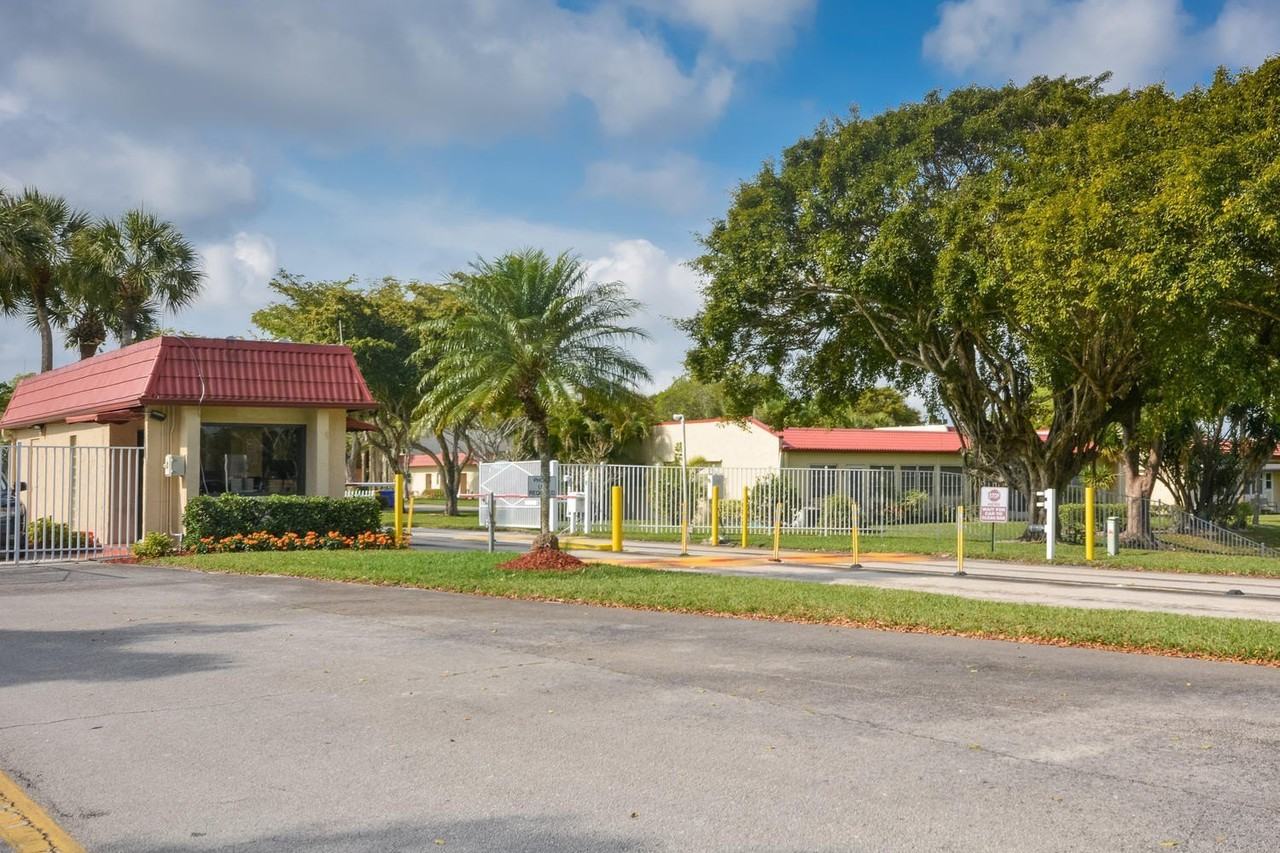 477 Lake Dora Drive - Photo 3 of 28