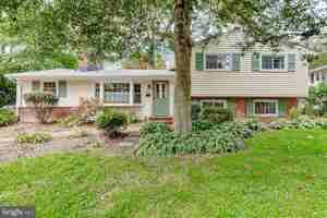 featured image of 318 Hollyberry Rd