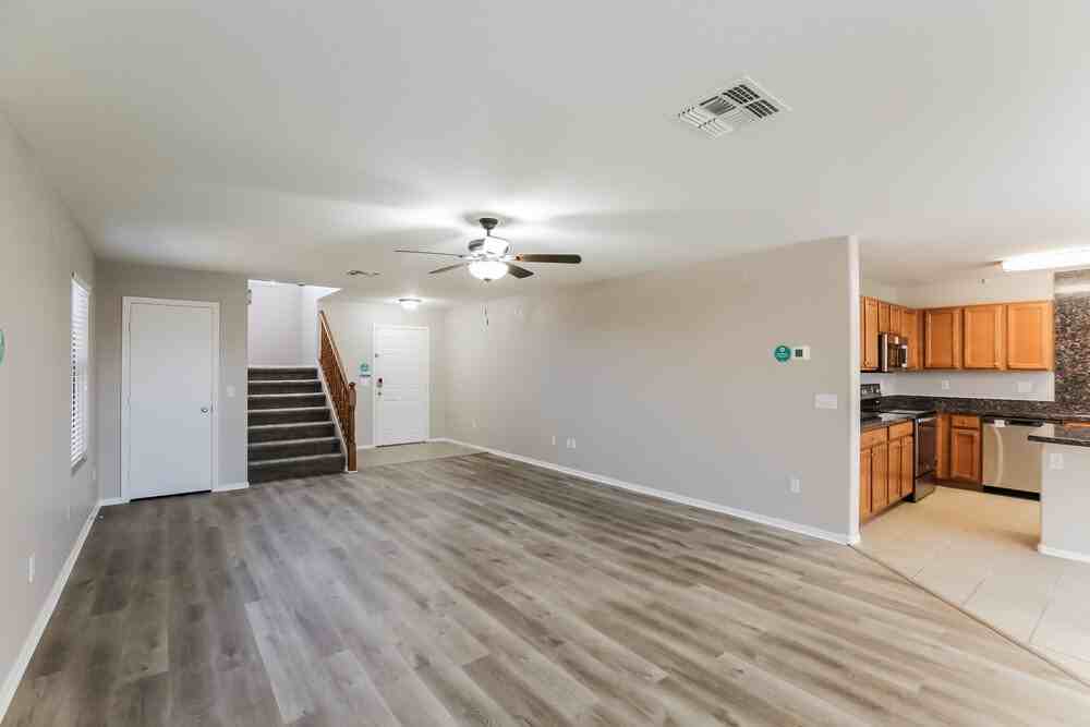 2213 E 35th Ave - Photo 7 of 17