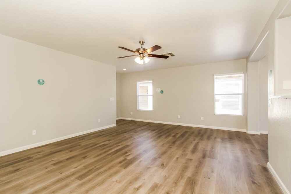 11565 West Carol Avenue - Photo 3 of 16