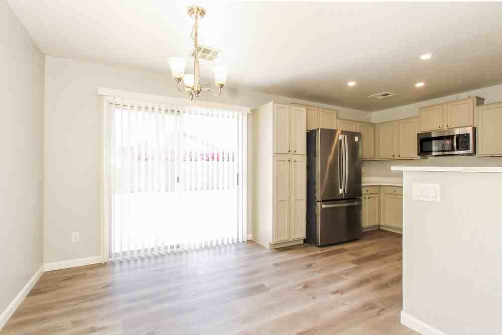 11565 West Carol Avenue - Photo 4 of 16