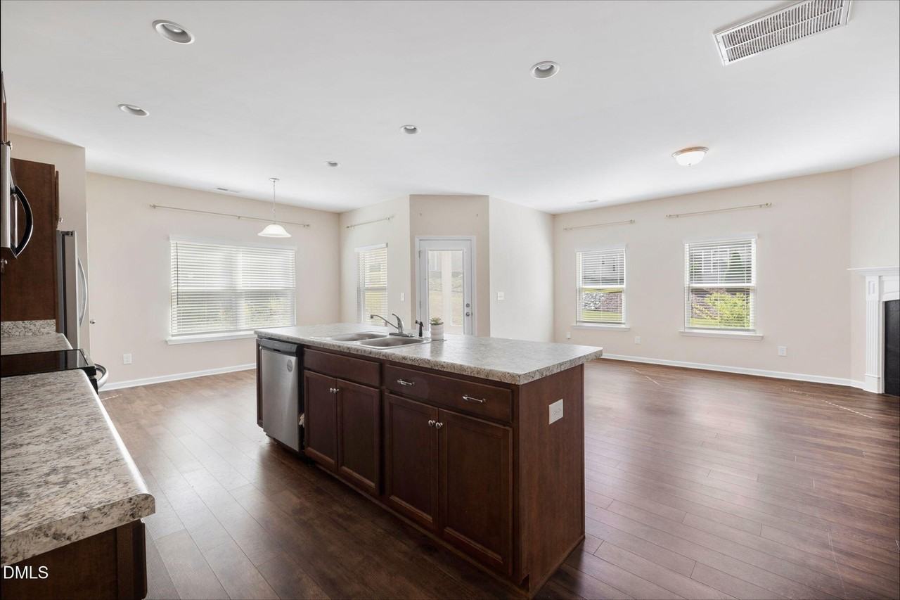 6806 Shane Dr - Photo 5 of 30