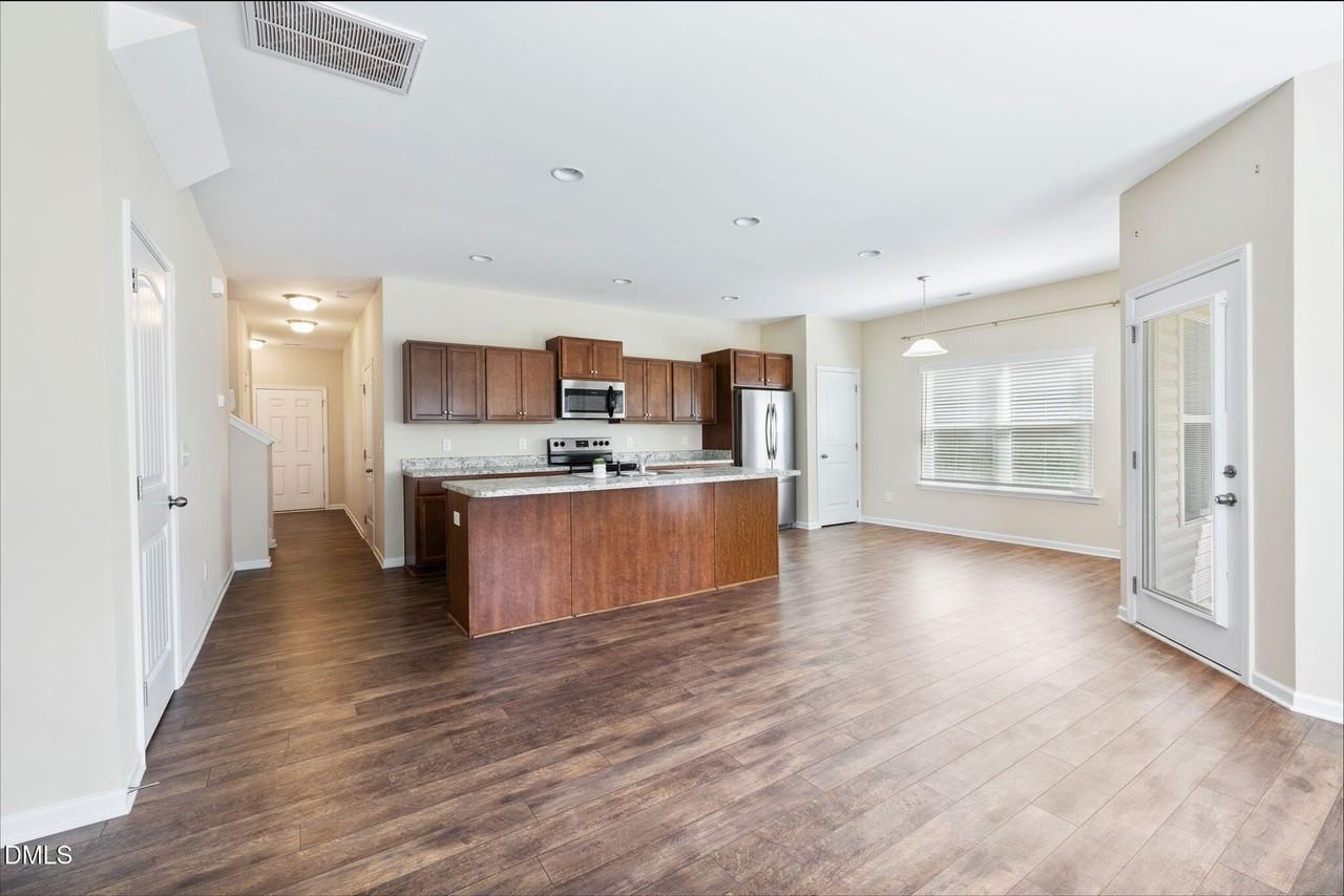 6806 Shane Dr - Photo 7 of 30