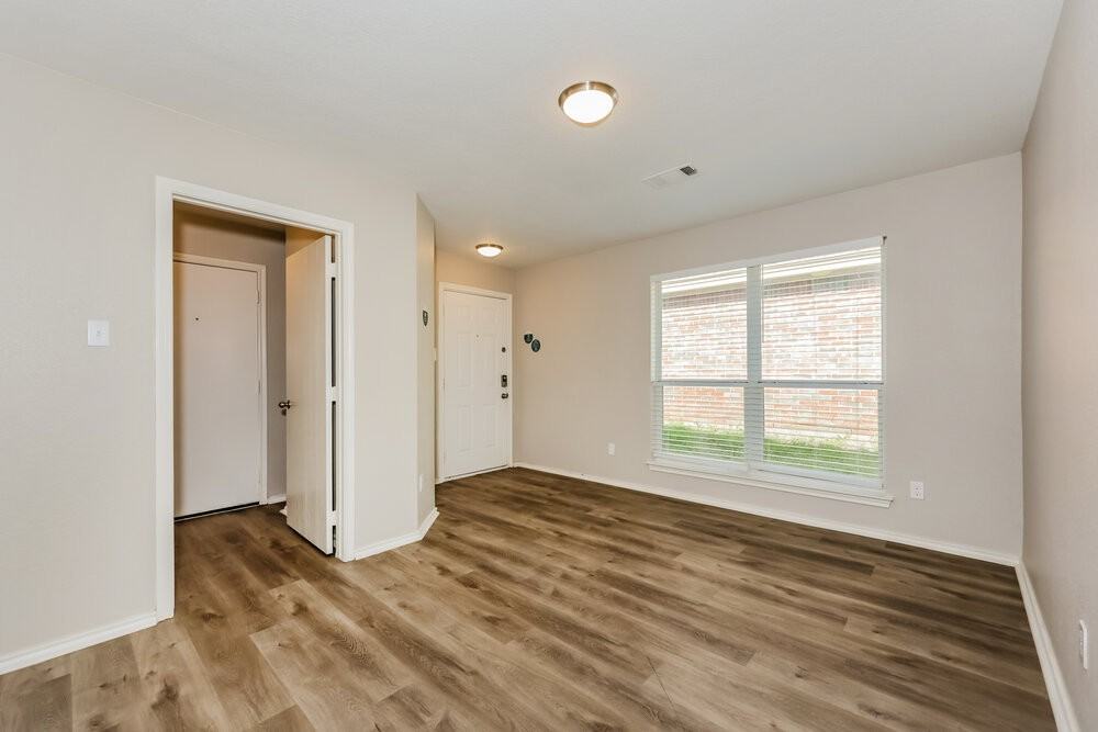 3037 San Martin Dr - Photo 3 of 16