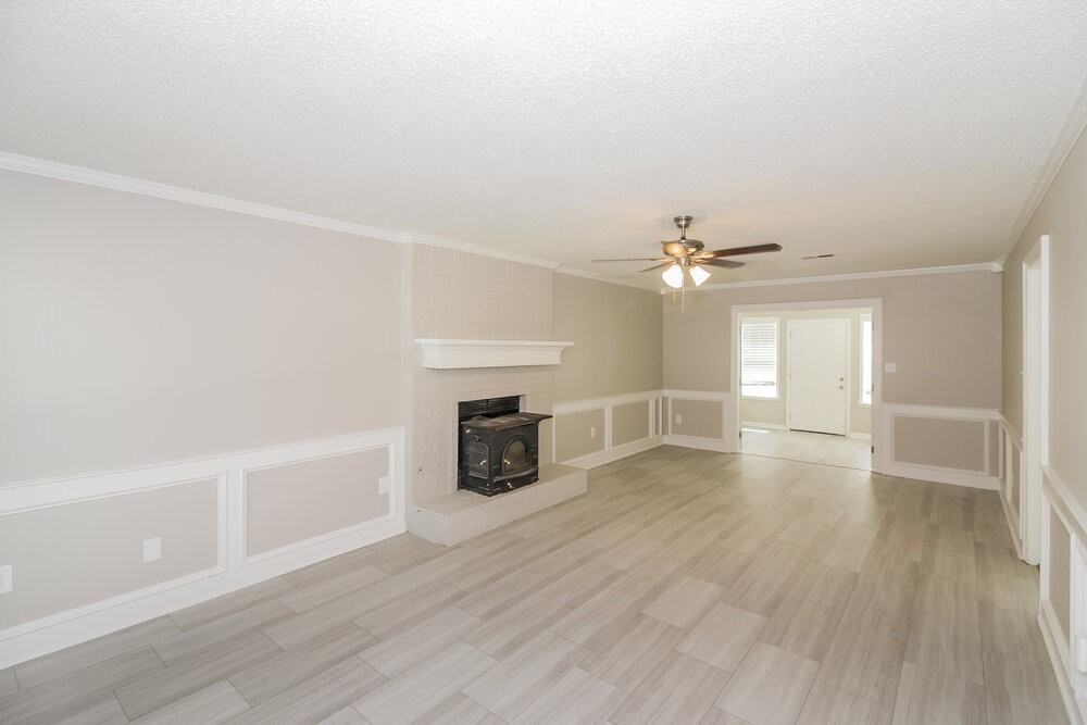 8685 Rhonda Circle South - Photo 4 of 17