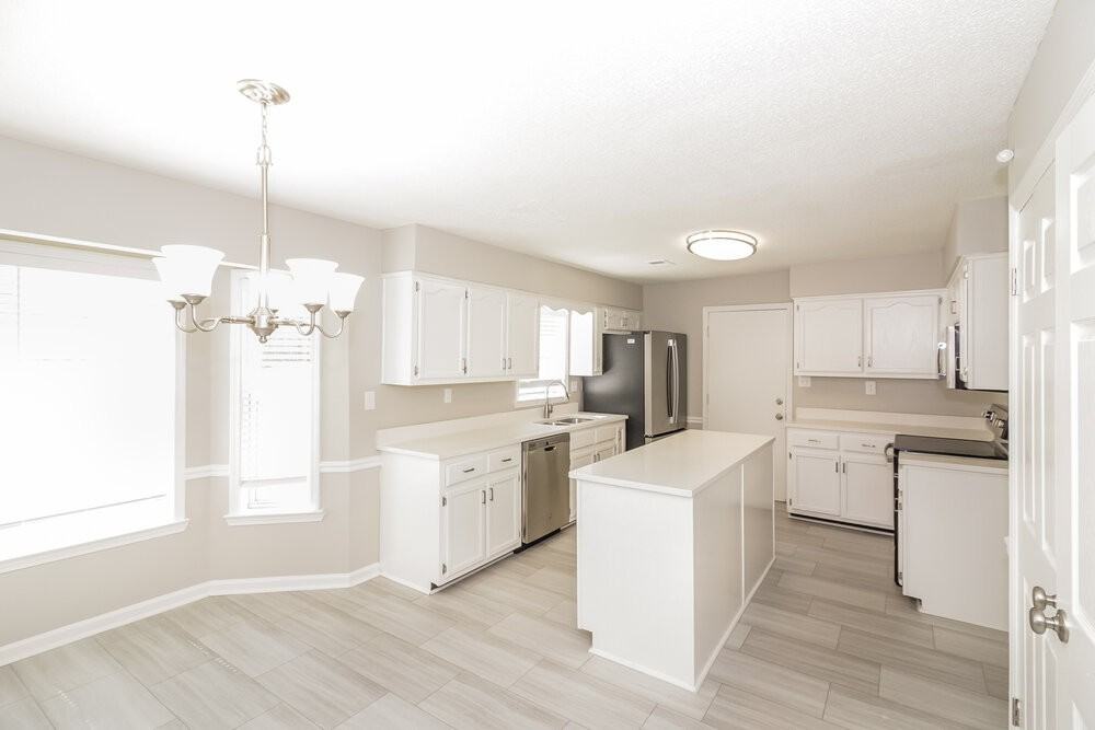 8685 Rhonda Circle South - Photo 6 of 17