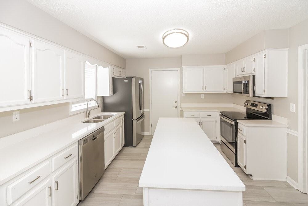 8685 Rhonda Circle South - Photo 7 of 17