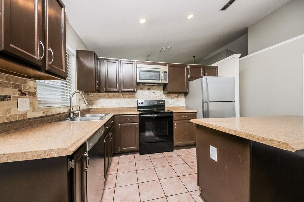 1820 Greenbrook Ct - Photo 7 of 16