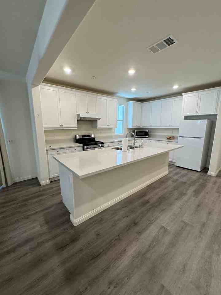 5584 Soria Dr - Photo 2 of 8