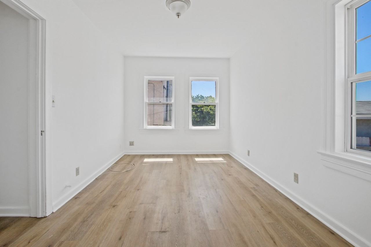 3034 Fairmount St - Photo 7 of 15