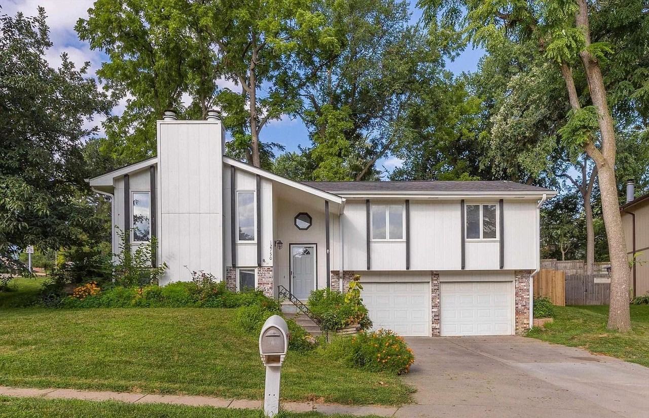 12750 Forestdale Dr - Photo 2 of 20