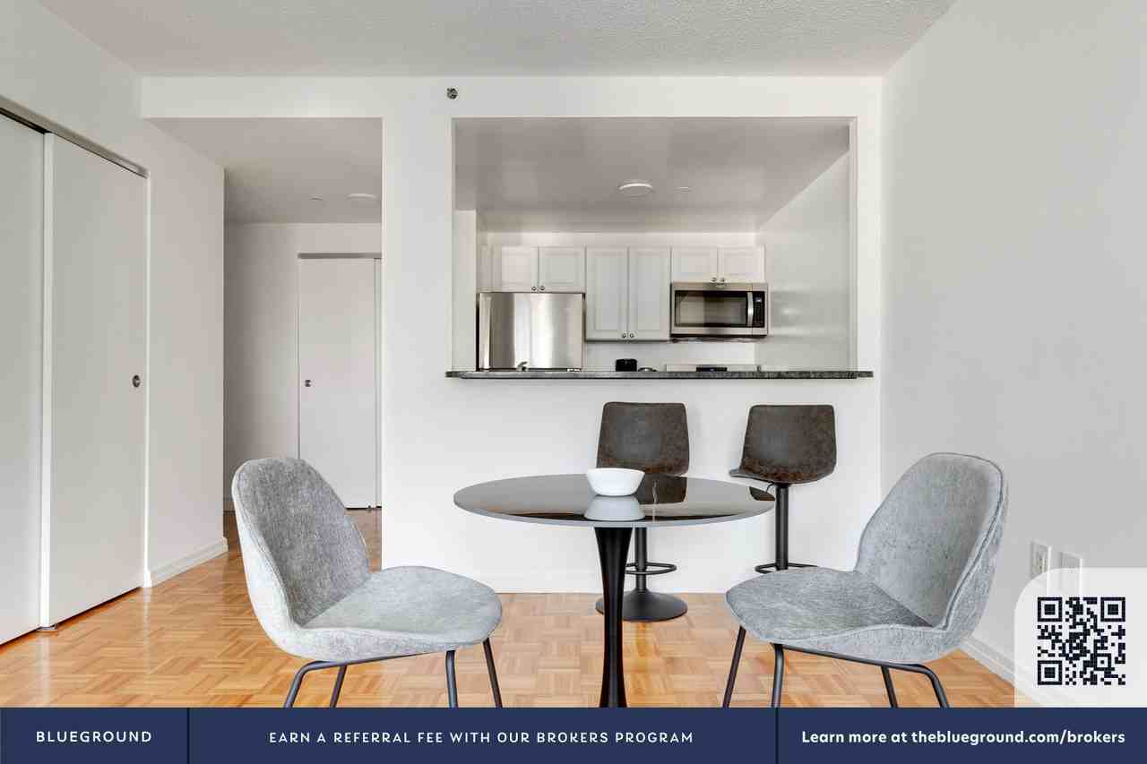 520 W 48th St #2074 - Photo 5 of 18