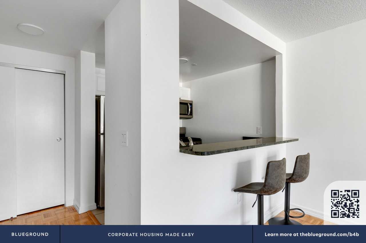 520 W 48th St #2074 - Photo 6 of 18