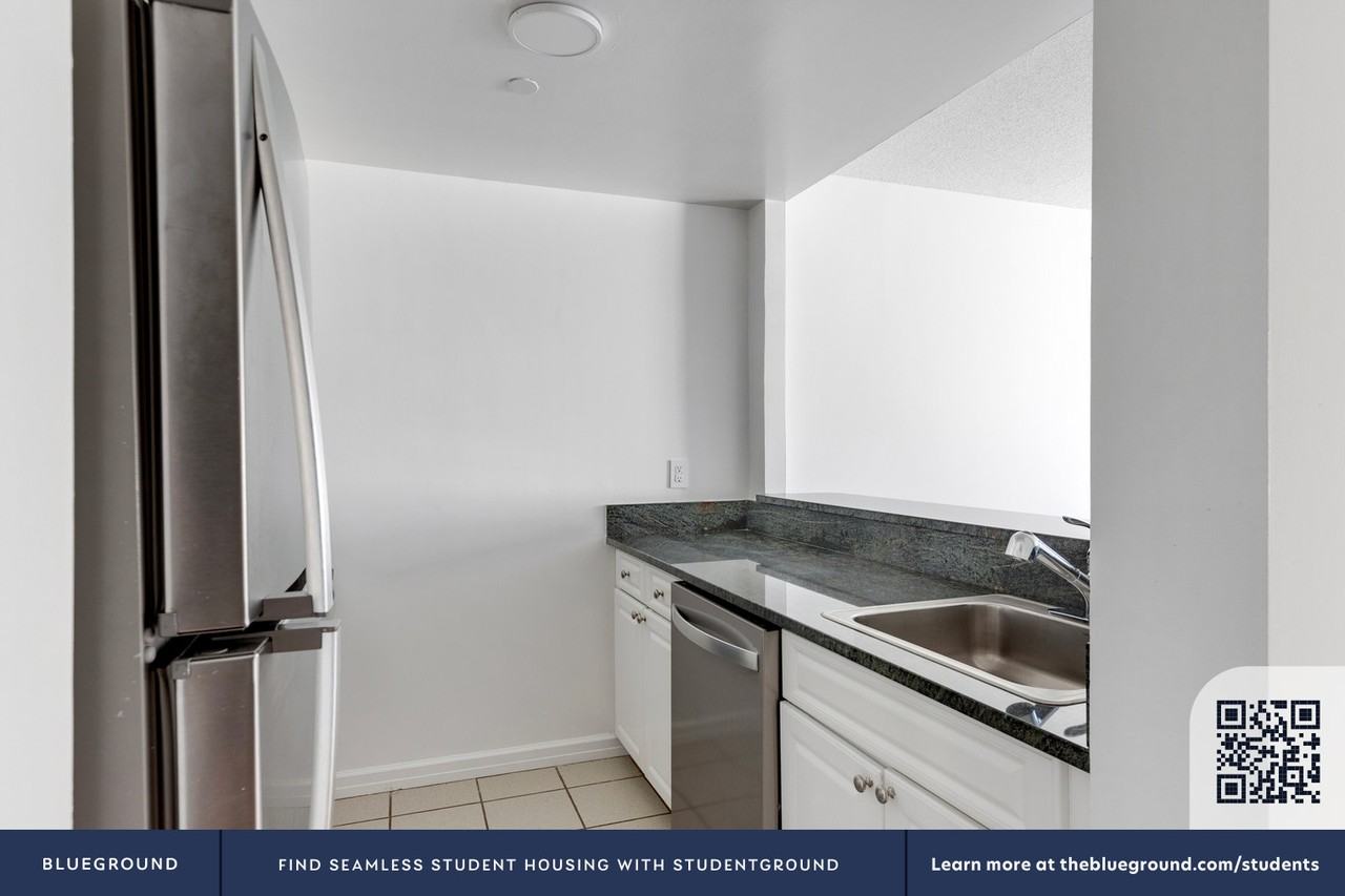 520 W 48th St #2074 - Photo 7 of 18