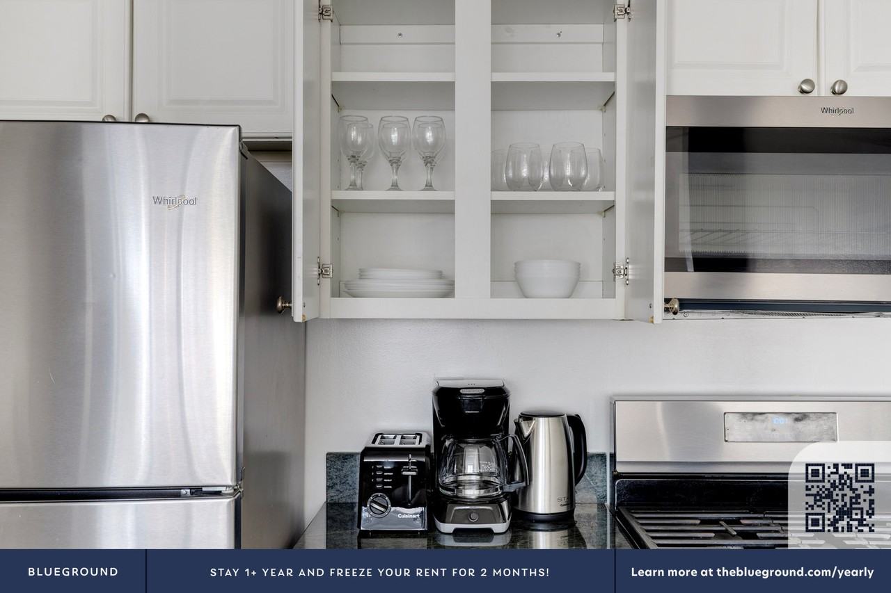 520 W 48th St #2074 - Photo 7 of 17