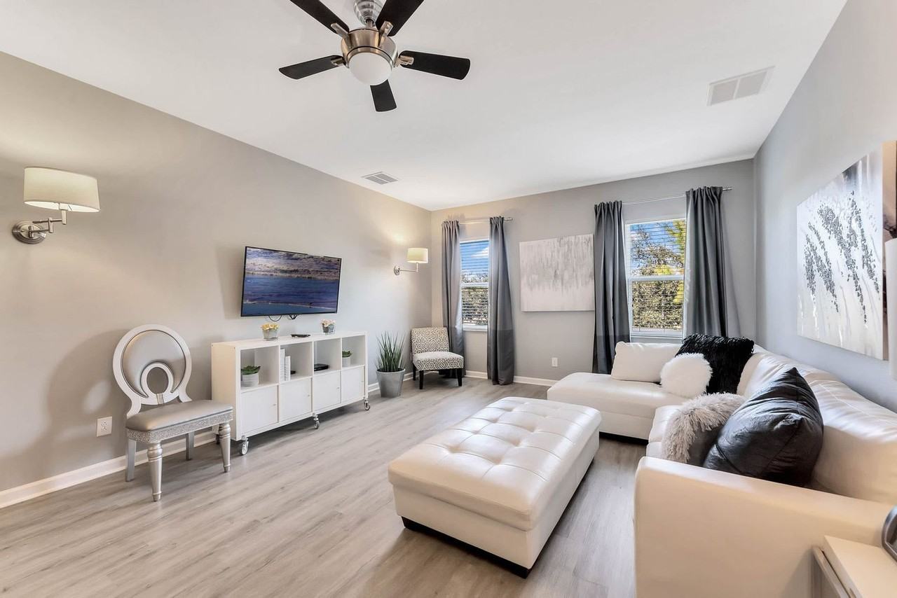 4348 Acorn Ct #1018189P - Photo 4 of 32