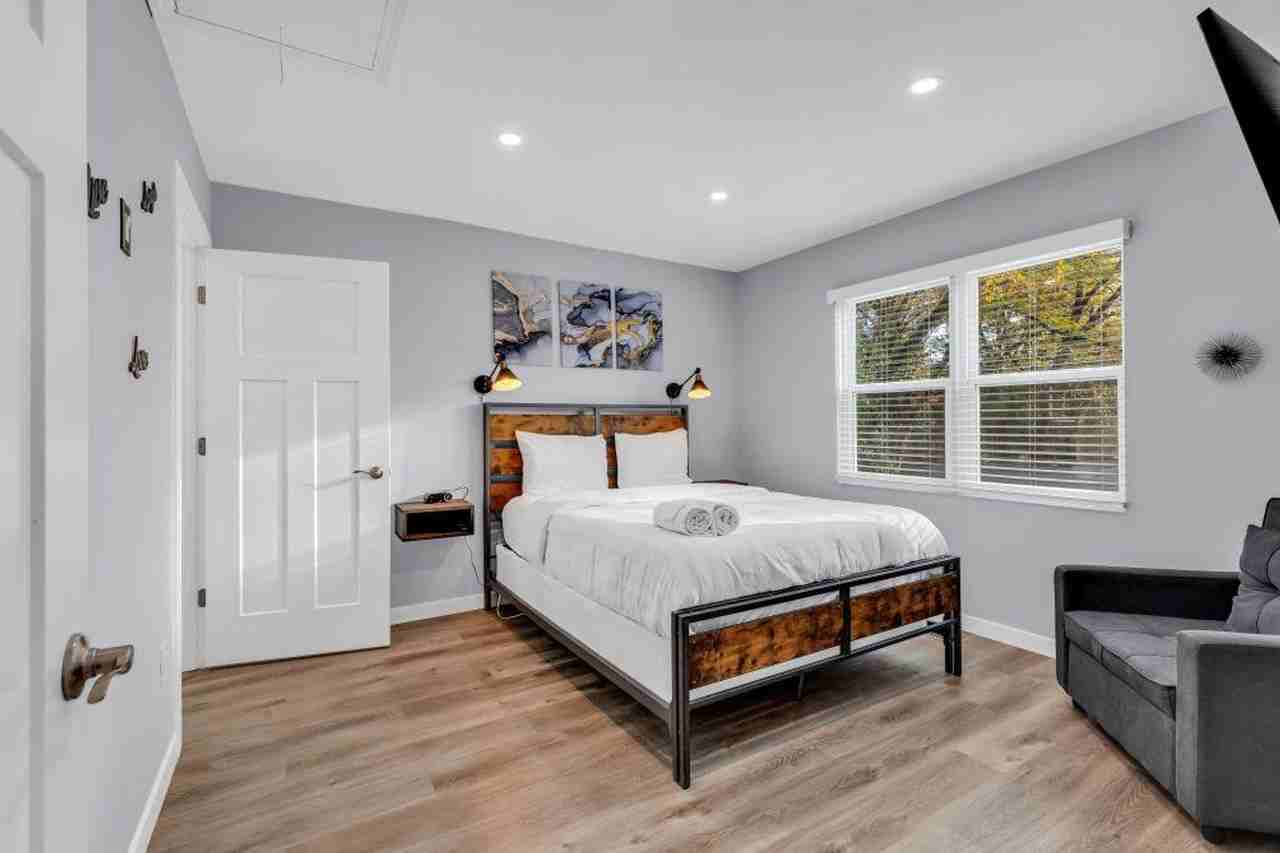 1000 Parkwood Ave #1270764P - Photo 4 of 30