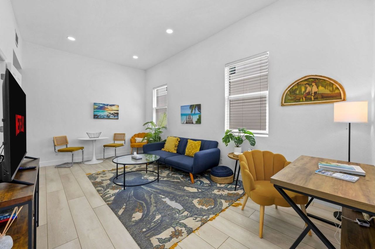 1862 6th St #1287527P - Photo 2 of 32