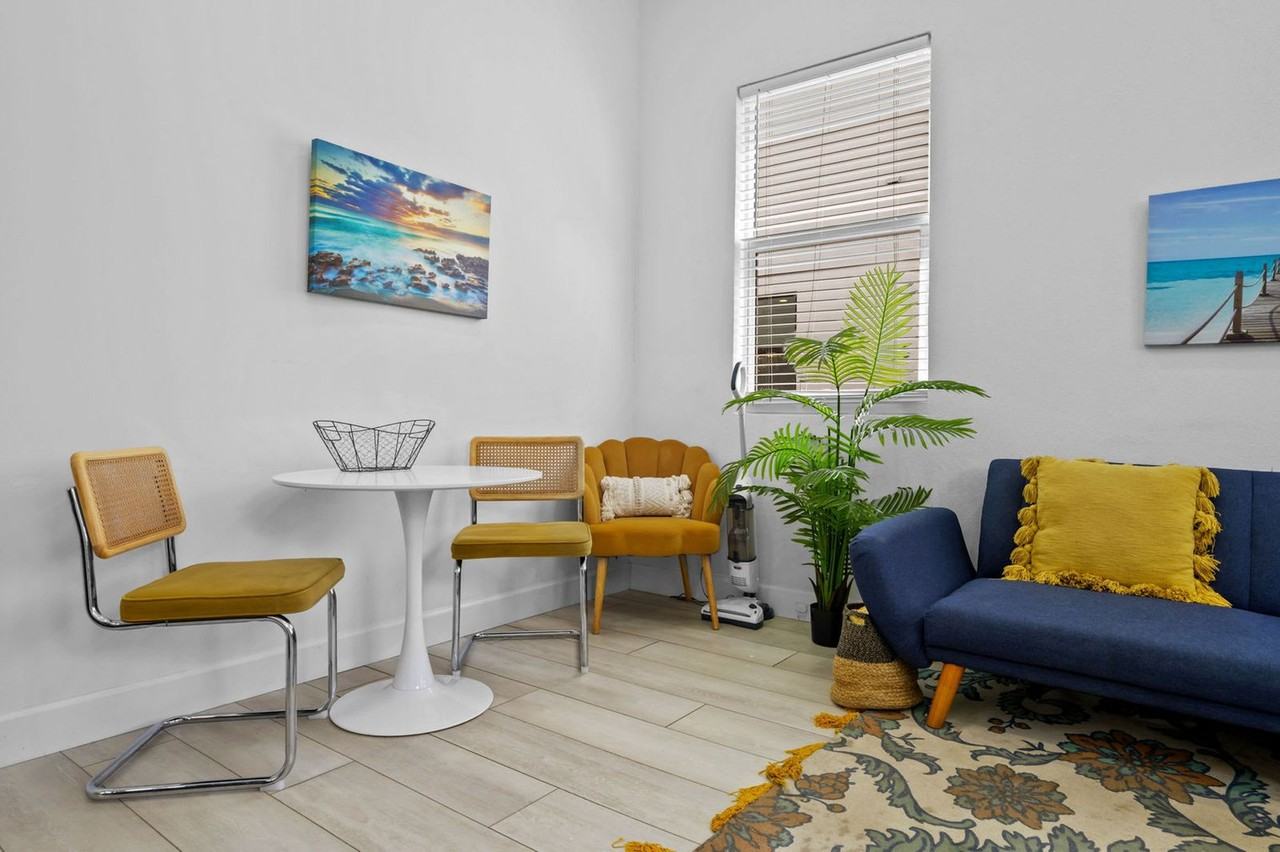 1862 6th St #1287527P - Photo 5 of 32