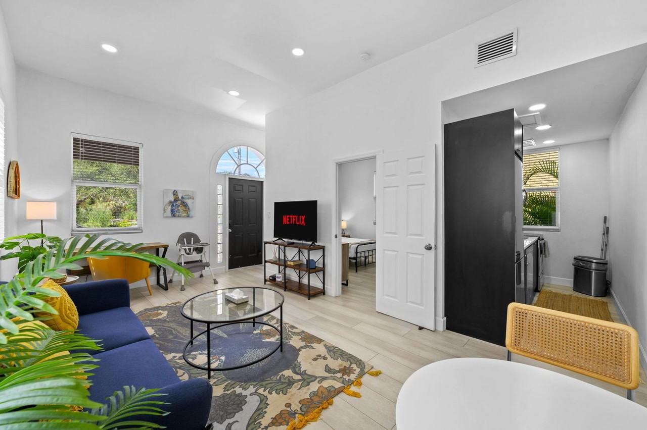 1862 6th St #1287527P - Photo 6 of 32