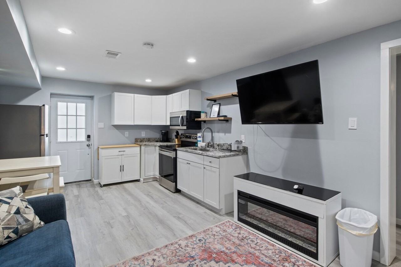 229 S Peters Rd #1312615P - Photo 6 of 14