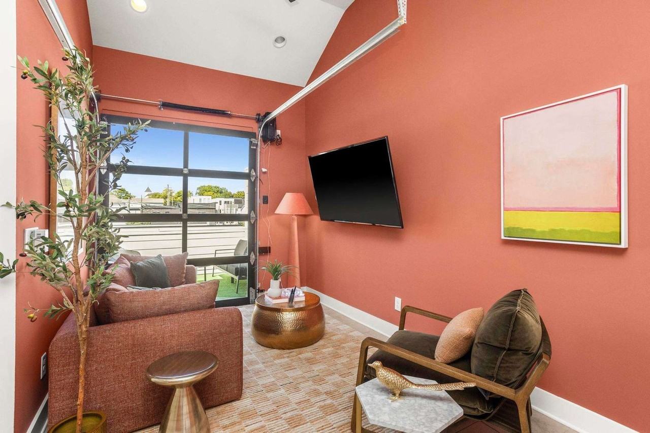 774 E Argyle Ave #1312370P - Photo 2 of 47