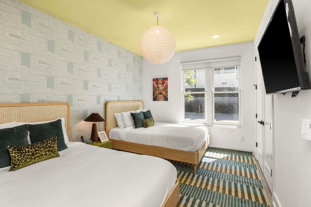 774 E Argyle Ave #1312370P - Photo 5 of 47