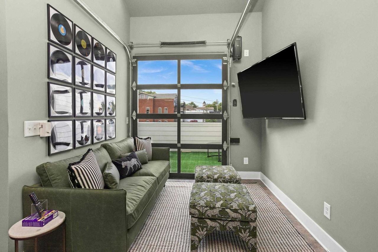 772 E Argyle Ave #1312337P - Photo 3 of 50