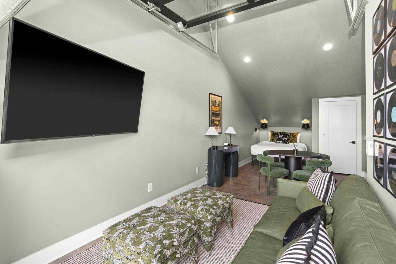 772 E Argyle Ave #1312337P - Photo 6 of 50