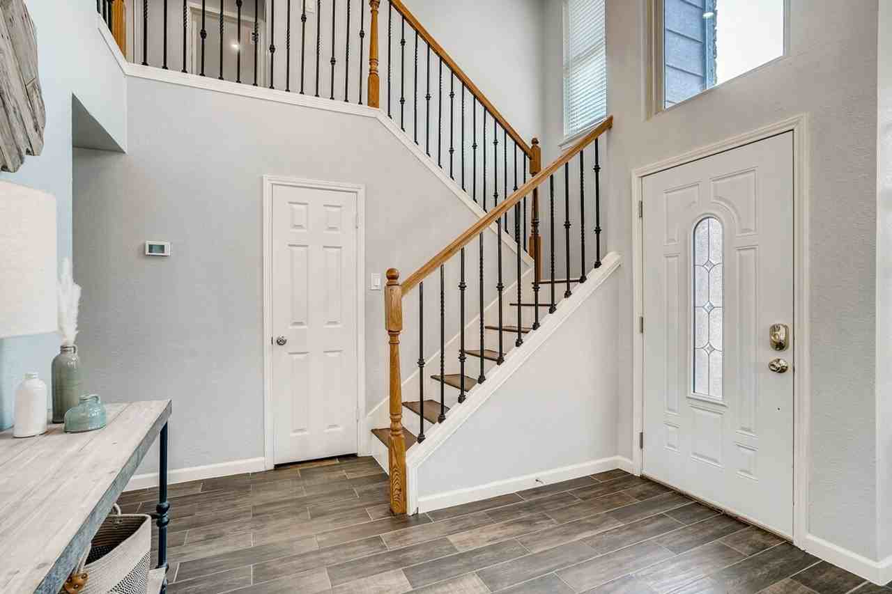 2201 Rosemary Ln #1314609P - Photo 3 of 30