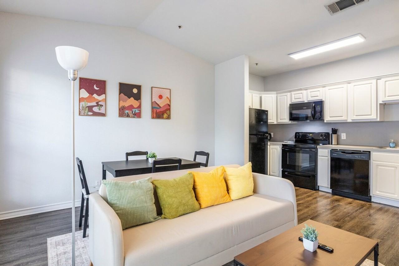 1005 W 23rd St #1318654P - Photo 5 of 28